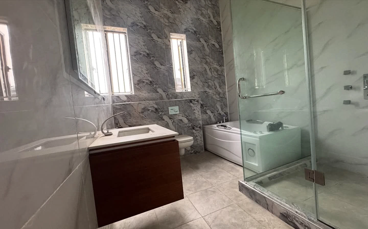 Luxury jacuzzi bathtub shower installation