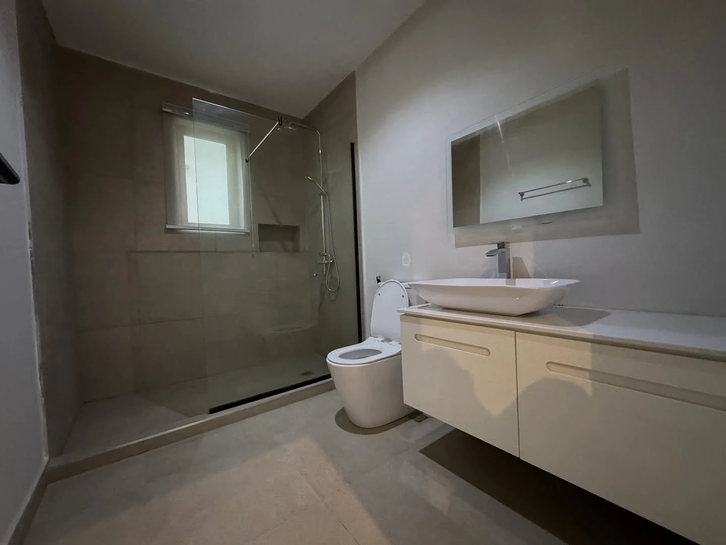 Modern countertop basin installation